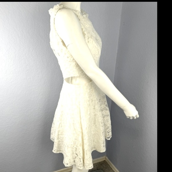 Xscape White Lace Illusion Cutout Lined Tule Fit & Flare Special Occasion Dress - Picture 8 of 9